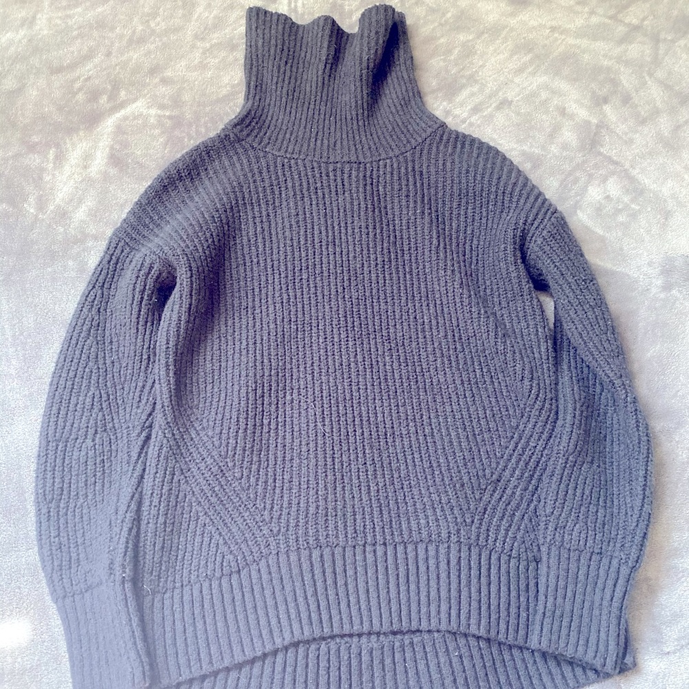 Mint condition Sweaters - Picture 2 of 3